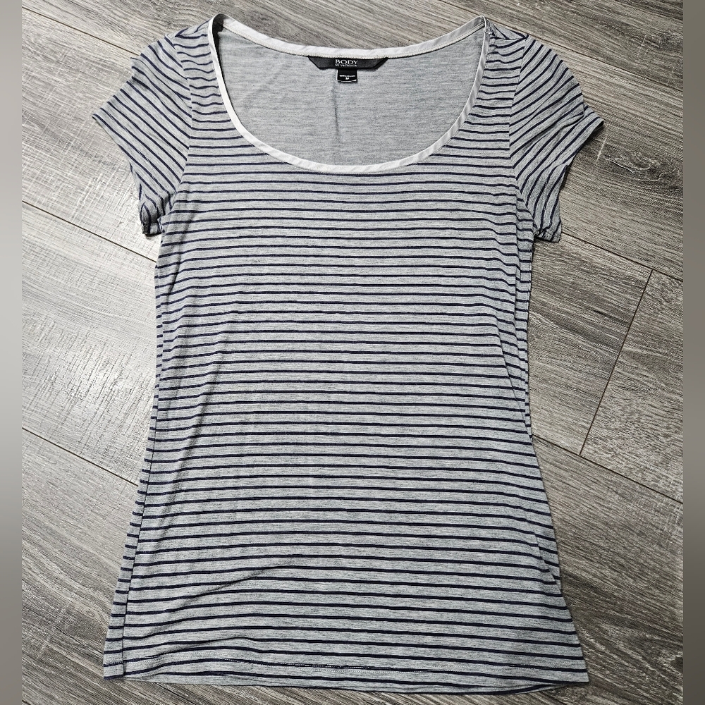 Body By Victoria Short Sleeve Soft Gray Blue Striped Scoop Neck Tee Shirt Medium